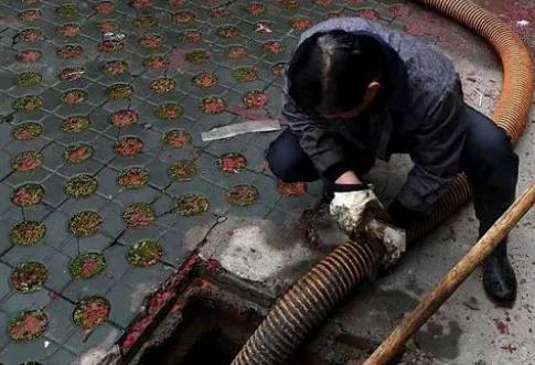 清苑高压清洗管道公司分享下为什么要高压清洗板换